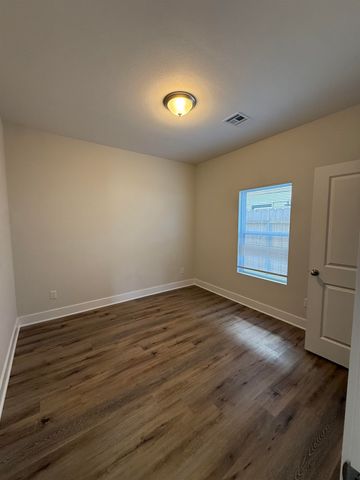 504 E Hayes St, Valley Center, KS 67147