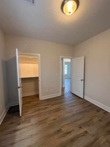 504 E Hayes St, Valley Center, KS 67147