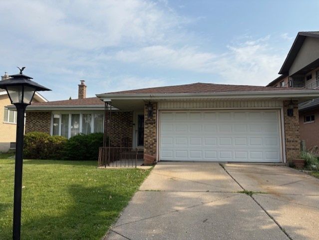 8702 W Bruce Drive, Niles, IL 60714