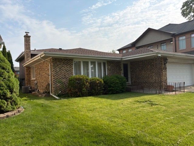 8702 W Bruce Drive, Niles, IL 60714