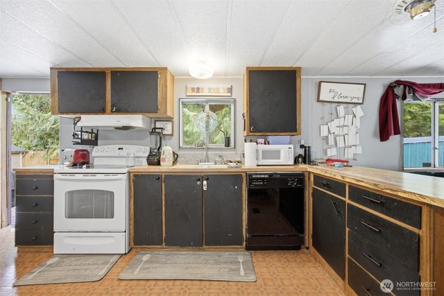 8372 Juniper Lane, Maple Falls, WA 98266