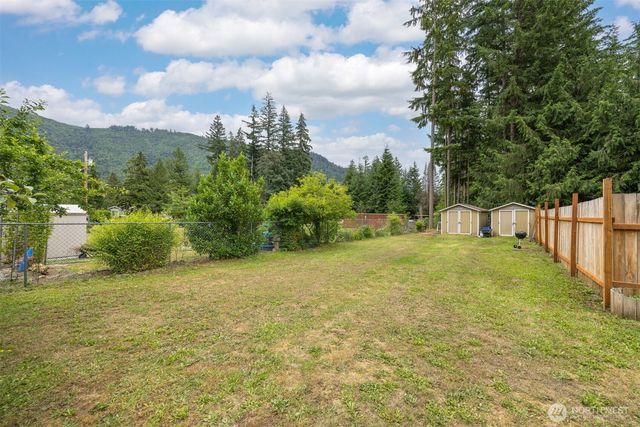 8372 Juniper Lane, Maple Falls, WA 98266