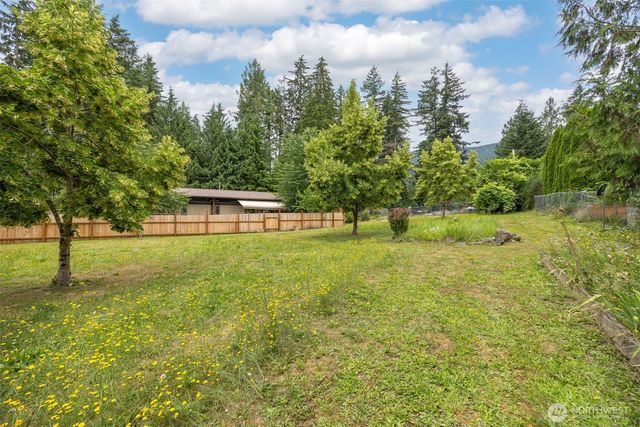 8372 Juniper Lane, Maple Falls, WA 98266