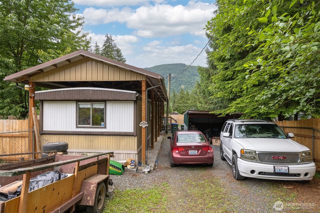 8372 Juniper Lane, Maple Falls, WA 98266