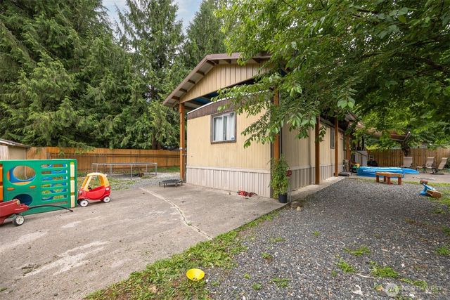 8372 Juniper Lane, Maple Falls, WA 98266