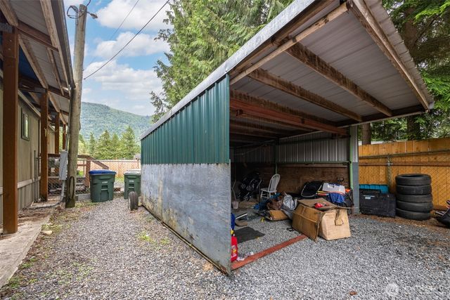 8372 Juniper Lane, Maple Falls, WA 98266