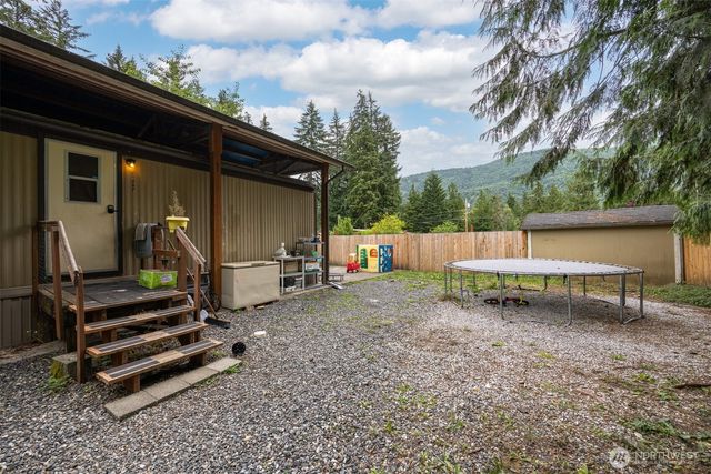 8372 Juniper Lane, Maple Falls, WA 98266