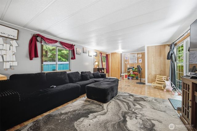 8372 Juniper Lane, Maple Falls, WA 98266