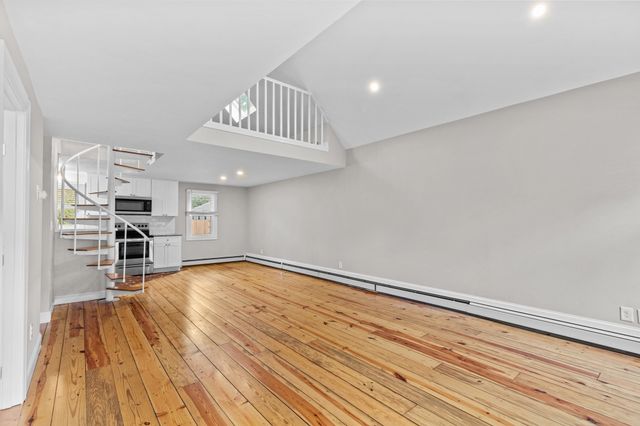 12 State Rd 2E, Plymouth, MA 02360