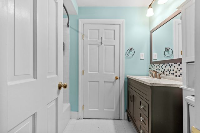 12 State Rd 2E, Plymouth, MA 02360