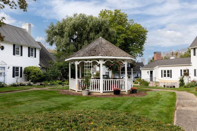 12 State Rd 2E, Plymouth, MA 02360
