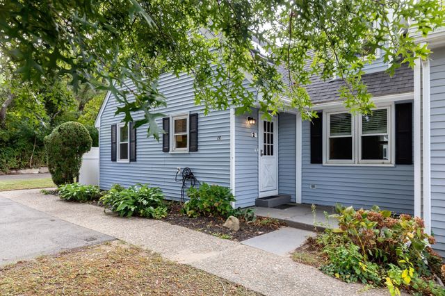 12 State Rd 2E, Plymouth, MA 02360