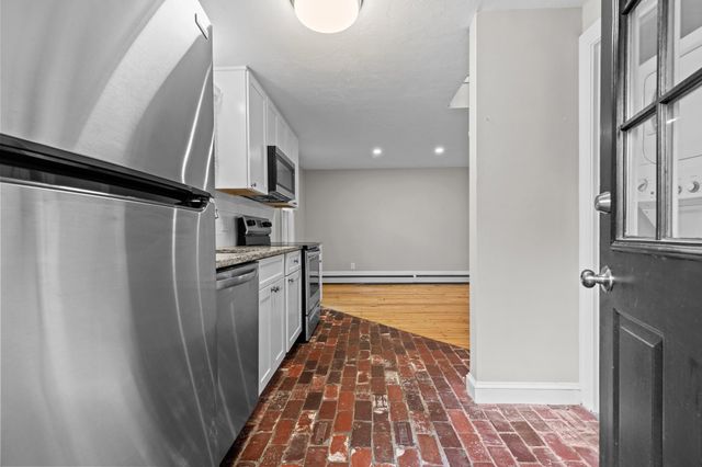 12 State Rd 2E, Plymouth, MA 02360