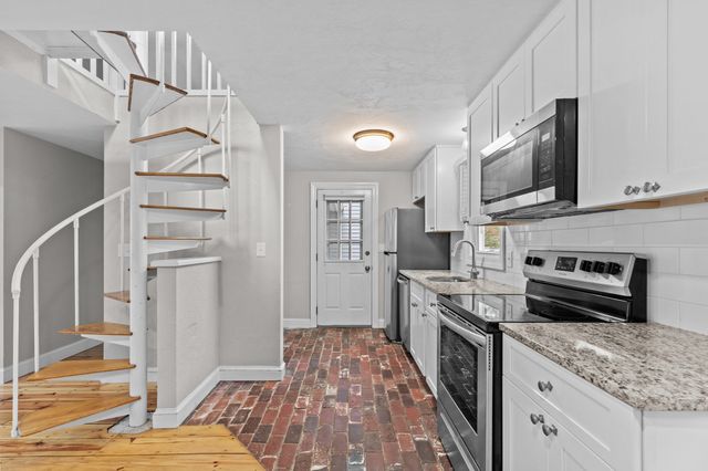 12 State Rd 2E, Plymouth, MA 02360