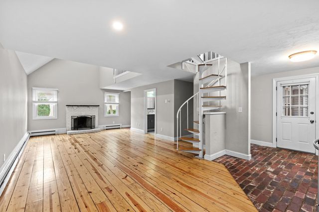 12 State Rd 2E, Plymouth, MA 02360