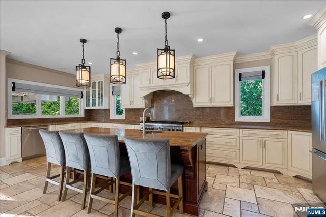 412 Valley View Avenue, Paramus, NJ 07652