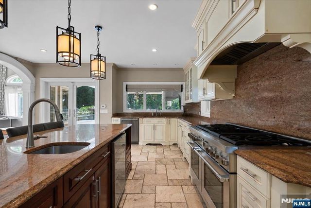 412 Valley View Avenue, Paramus, NJ 07652