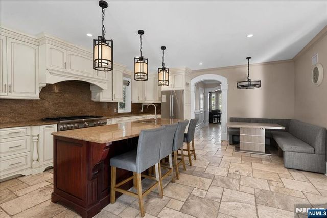 412 Valley View Avenue, Paramus, NJ 07652
