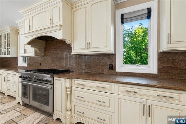 412 Valley View Avenue, Paramus, NJ 07652