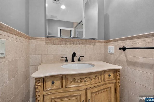 412 Valley View Avenue, Paramus, NJ 07652