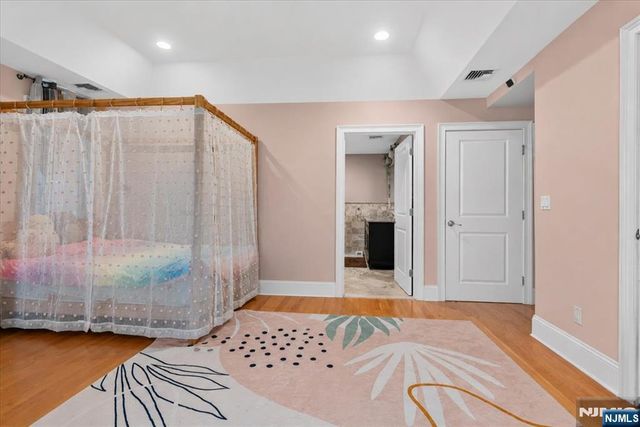 412 Valley View Avenue, Paramus, NJ 07652