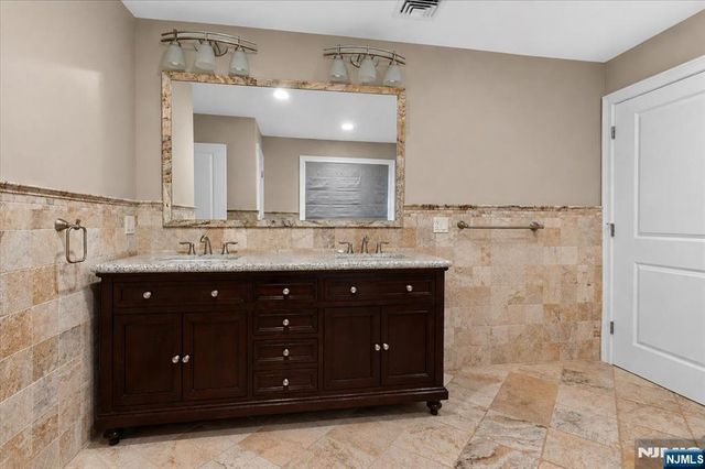 412 Valley View Avenue, Paramus, NJ 07652