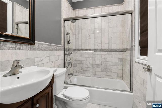 412 Valley View Avenue, Paramus, NJ 07652