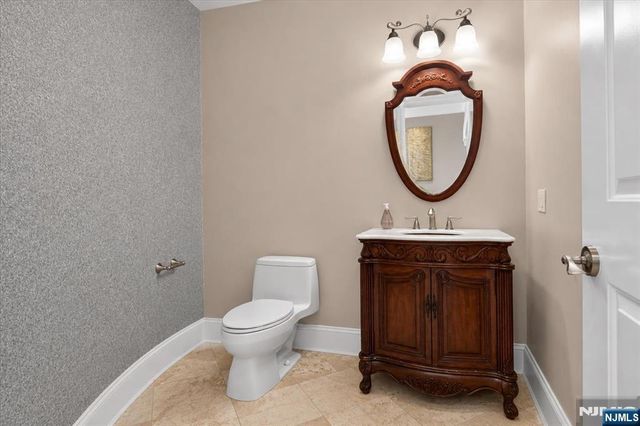 412 Valley View Avenue, Paramus, NJ 07652