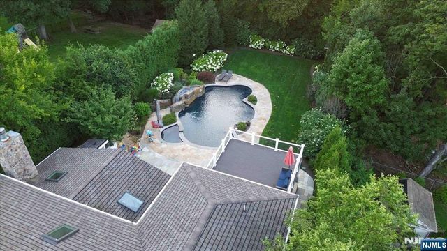 412 Valley View Avenue, Paramus, NJ 07652