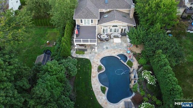 412 Valley View Avenue, Paramus, NJ 07652
