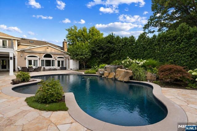 412 Valley View Avenue, Paramus, NJ 07652