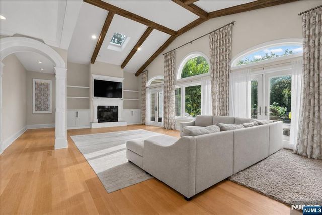 412 Valley View Avenue, Paramus, NJ 07652