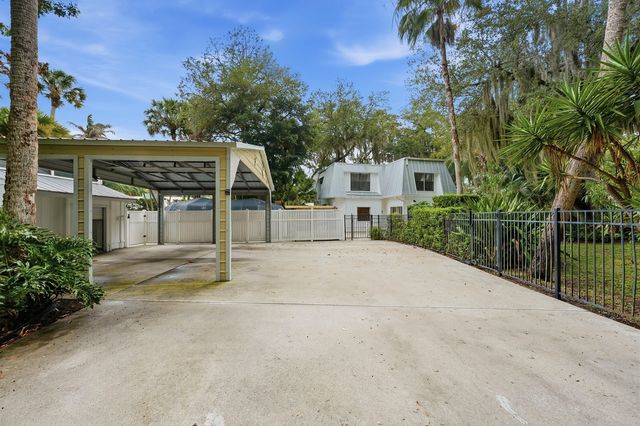 576 SW Rustic Circle, Stuart, FL 34997