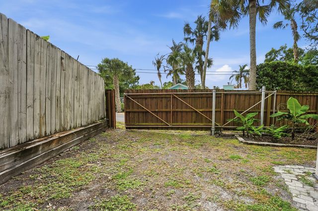 576 SW Rustic Circle, Stuart, FL 34997