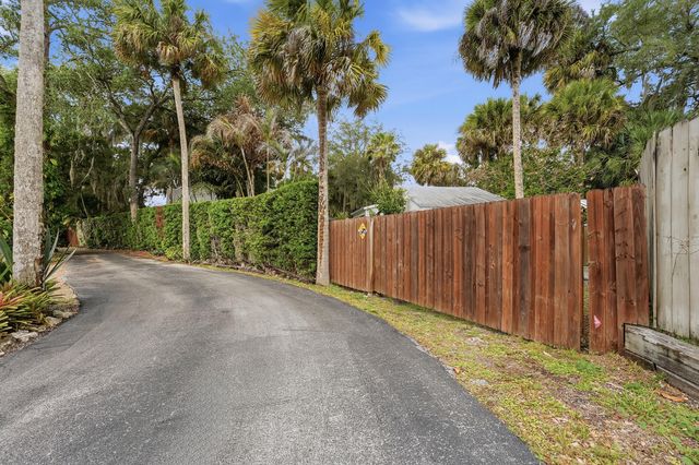 576 SW Rustic Circle, Stuart, FL 34997