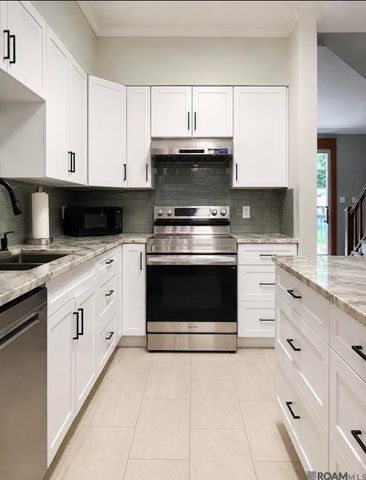 7931 Bayou Fountain Ave, Baton Rouge, LA 70810