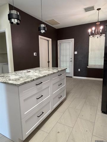 7931 Bayou Fountain Ave, Baton Rouge, LA 70810