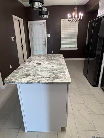 7931 Bayou Fountain Ave, Baton Rouge, LA 70810