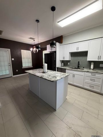 7931 Bayou Fountain Ave, Baton Rouge, LA 70810