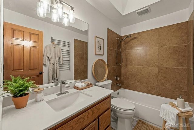 4712 241st Avenue SE, Sammamish, WA 98029