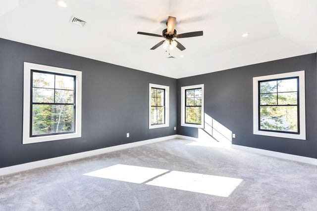 17-4-27 Boiling Kettle Way, Bedford, NH 03110