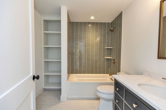 17-4-27 Boiling Kettle Way, Bedford, NH 03110
