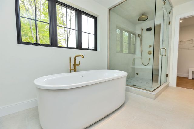 17-4-27 Boiling Kettle Way, Bedford, NH 03110