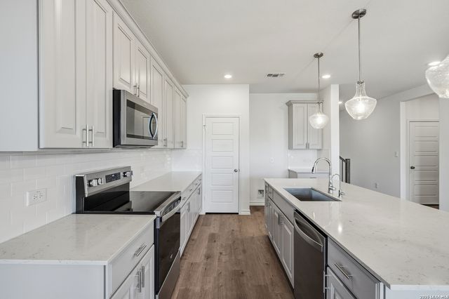 522 NIGHTINGALE AVENUE, Marion, TX 78124