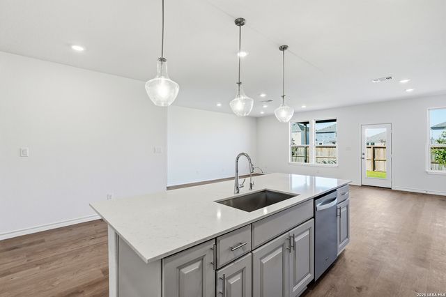 522 NIGHTINGALE AVENUE, Marion, TX 78124