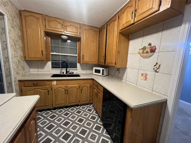 4233 Voncille Street, Haltom City, TX 76117