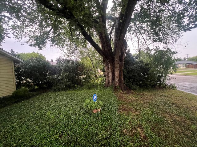 4233 Voncille Street, Haltom City, TX 76117