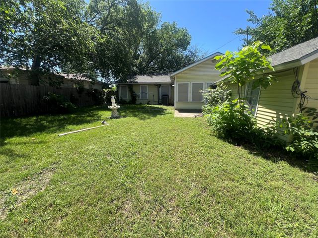 4233 Voncille Street, Haltom City, TX 76117