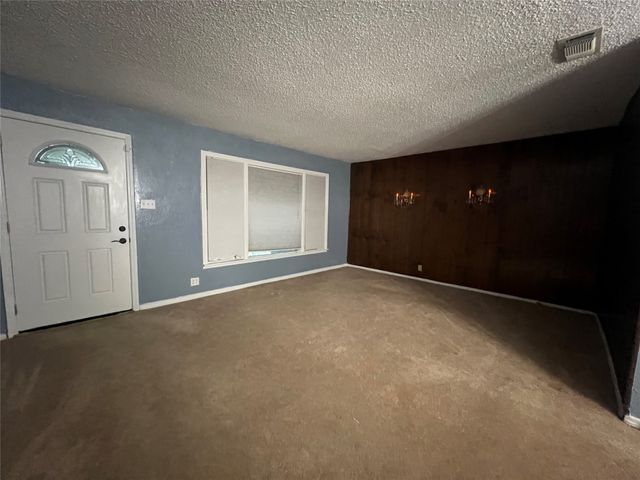 4233 Voncille Street, Haltom City, TX 76117
