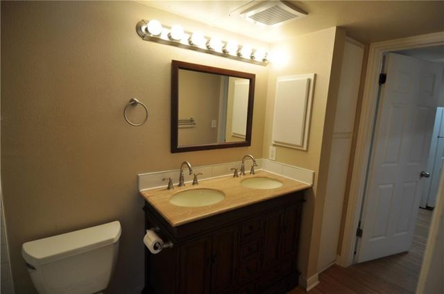 501 W 26th ST 101, Austin, TX 78705